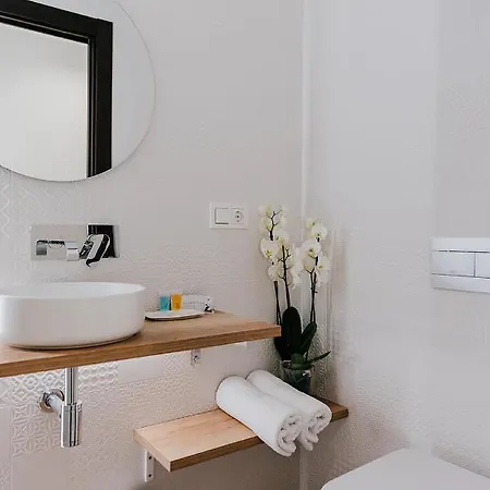 Burgosuites Aparthotel