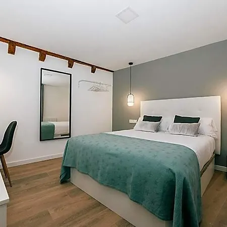 Burgosuites Aparthotel